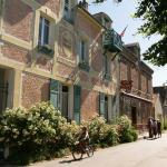 Hotel Baudy-front view from across Rue du Claude Monet